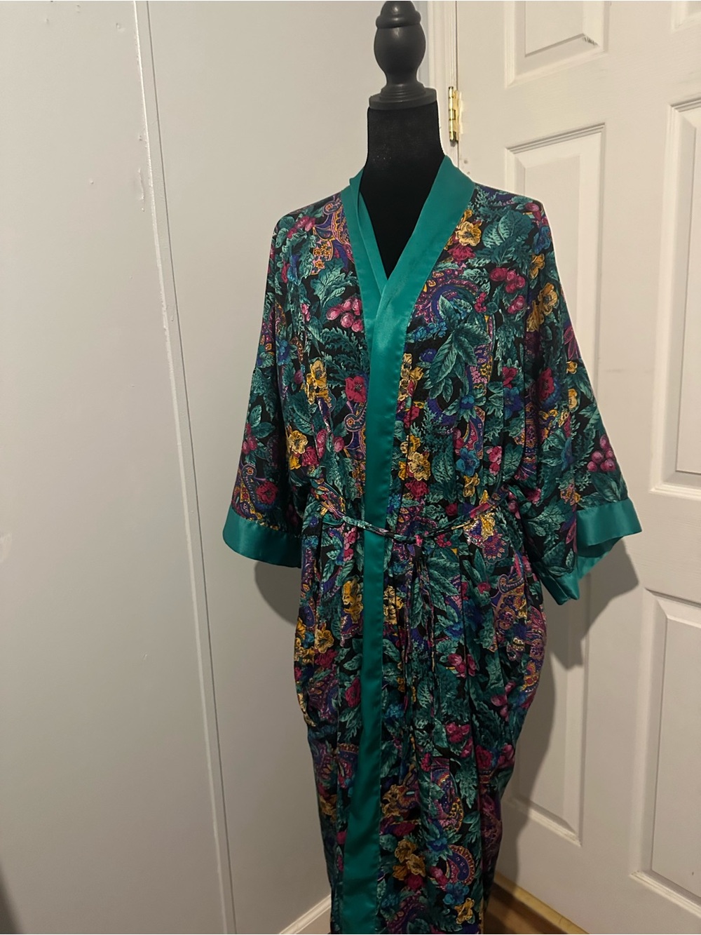 Cypress 90’s Vintage Floral Satin Kimono Robe with Teal Trim